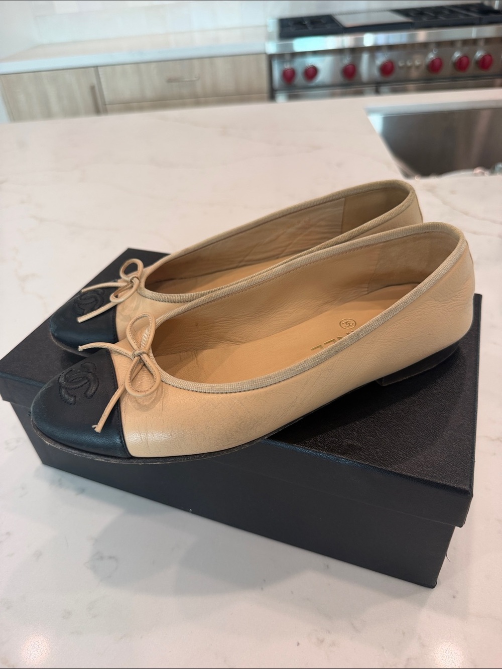 CHANEL Beige and Black Leather Cap-Toe Ballerinas Flats - Picture 7 of 13